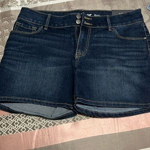 APT 9 shorts mid rise